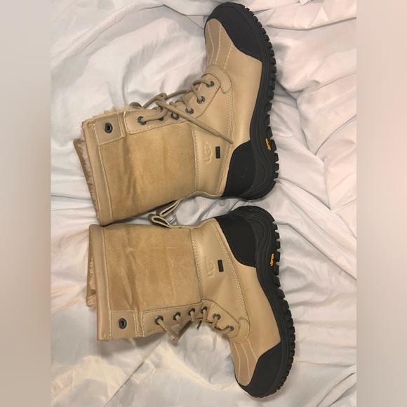 UGG women’s Adirondack III boot size 8 in cream colour - Picture 14 of 14